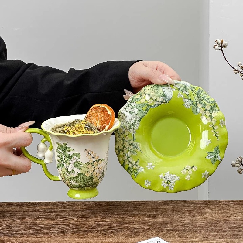 Lily of the valley blooming af - огляд і ціна Coffee Tea Set Up